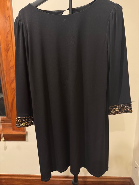Laundry By Shelli Segal Dresses & Skirts - Laundry by Shelli Segal Beaded Cuff Shift Dress – Black Cocktail Dress